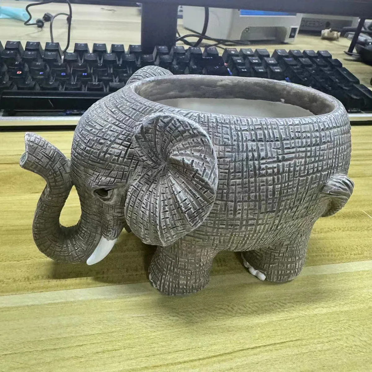 Cute Resin Elephant Flower Pot Lucky Wealth Succulent Planter Decorative Tabletop Ornament For Home Garden Office Gift