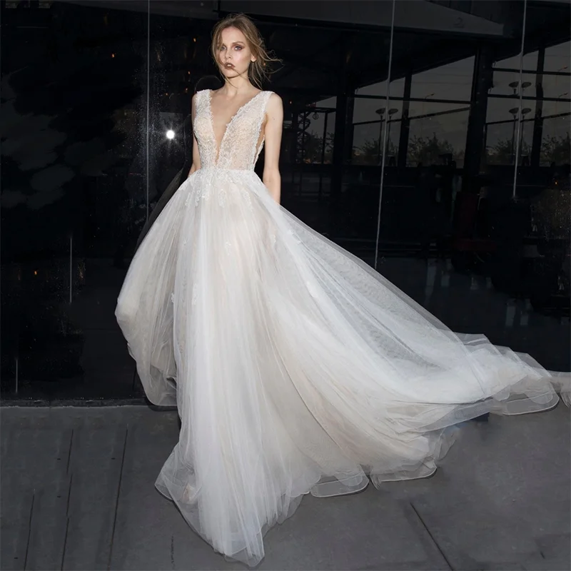 Abiti da sposa Sexy con scollo a v profondo Backless White a-line Tulle Appliques abiti da sposa in pizzo corte Train Vestidos De Noiva per le donne