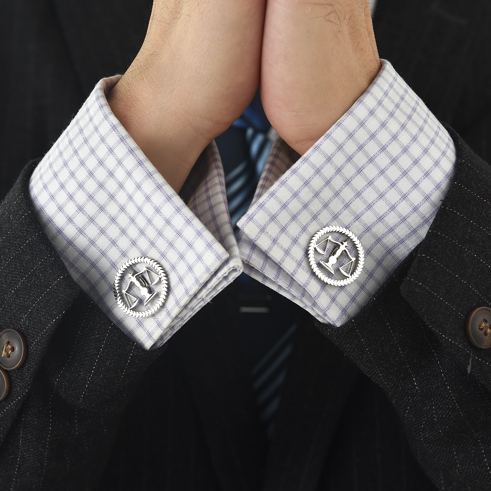 Qi Qi Wu Round Advocate Lawyer Emblem Mens Shirt Cufflinks Justice Scales symbol Jewelry Gift Cuff Links Buttons for Notary Law