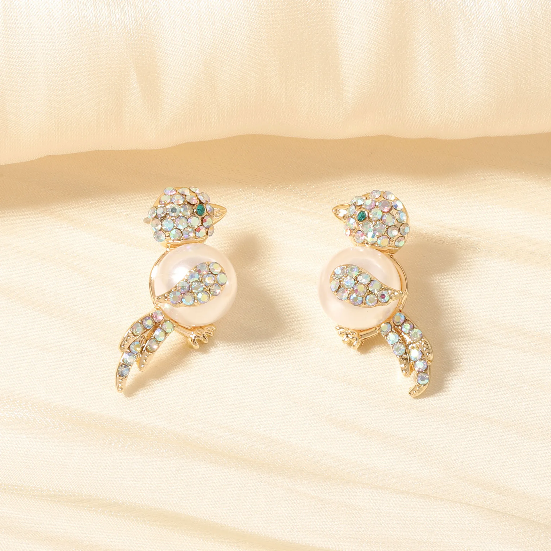 Exquisite, small, fashionable and simple, rhinestone pearl, cute smart animal bird stud earrings, daily commuter models