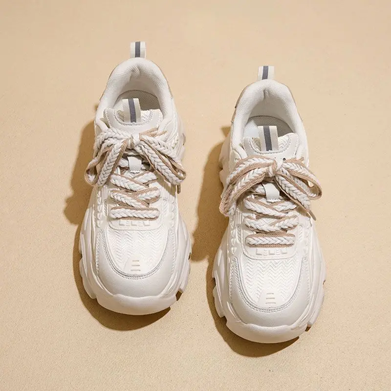 2026 Neue Damen Dad Shoes Sommer Dünne Atmungsaktive Einlagige Mesh Chunky Plateau-Sneaker mit Erhöhter Sohle Weiße Freizeitschuhe