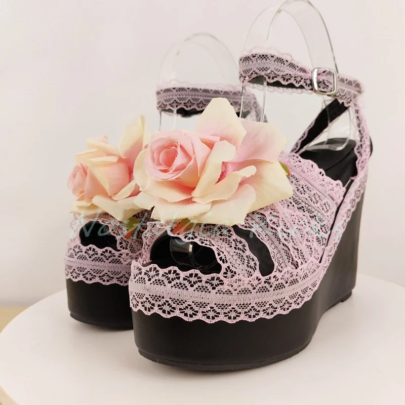 

Женские розовые кружевные босоножки на танкетке с цветочным принтом, дизайнерские модельные туфли с бантом и цветочной пряжкой на щиколотке, элегантная женская обувь для банкетов