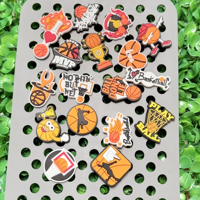 มาใหม่ 1-18pcs บาสเกตบอล Love PVC รองเท้า Charms สําหรับ Clogs Pins Garden รองเท้าปุ่มตกแต่งรองเท้าแตะรองเท้าอุปกรณ์เสริม