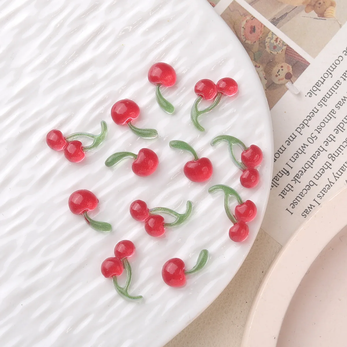 صغيرة الكرز الأحمر الراتنج مانيكير كابوشون 40 قطعة الراتنج فلاتباك DIY بها بنفسك صنع المجوهرات بالجملة سجل القصاصات ملحقات للتزيين #6