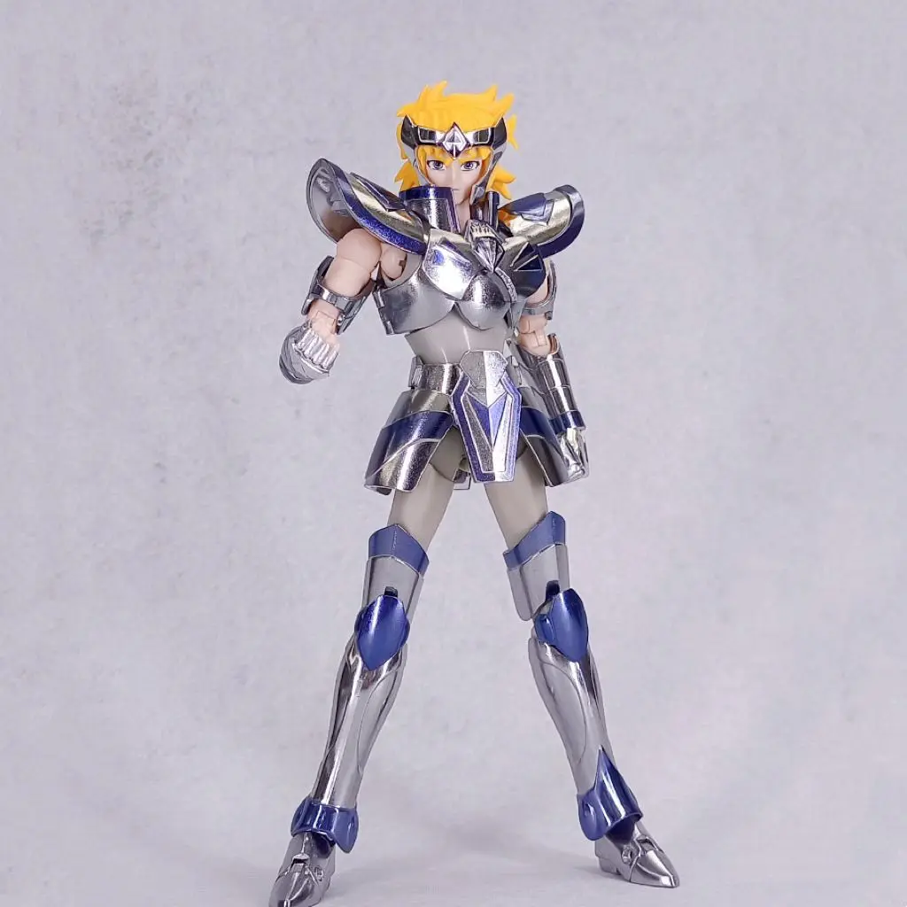 Figurka Silver Saint Triangular Seat Noisis ze stopu, dostępna od ręki.