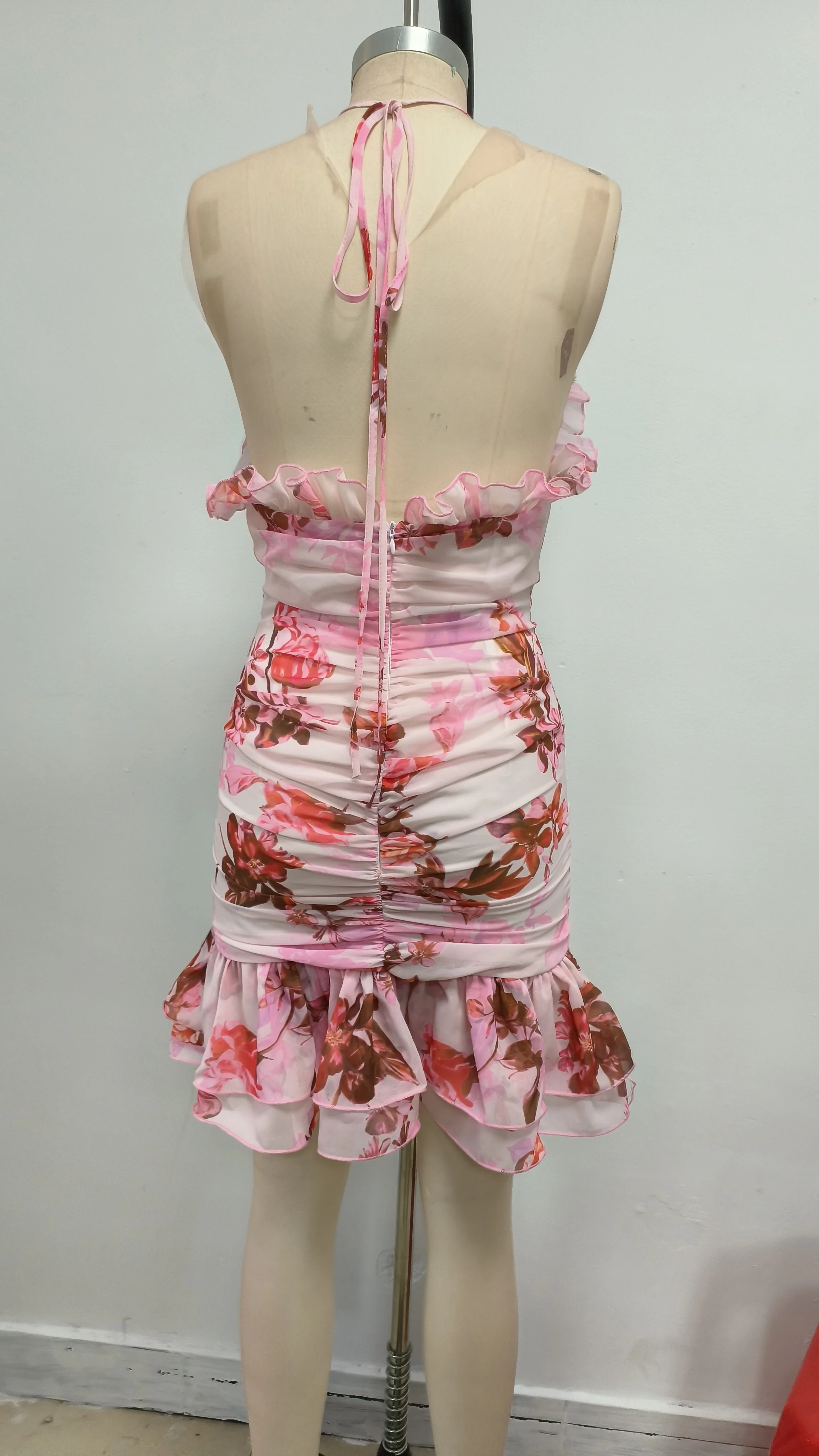Sexy mini-jurk met bloemenruches en ruches – mouwloze zomerse bodycon strandvakantiejurk met V-hals voor dames