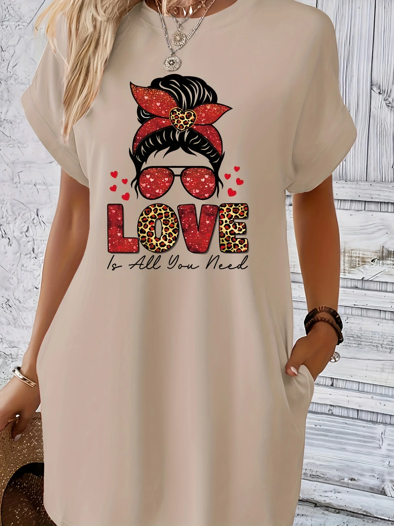 Robe t-shirt en tricot décontracté pour femmes, avec lettres imprimées, col rond, manches courtes, haut à la mode, noir avec motif de drapeau coloré