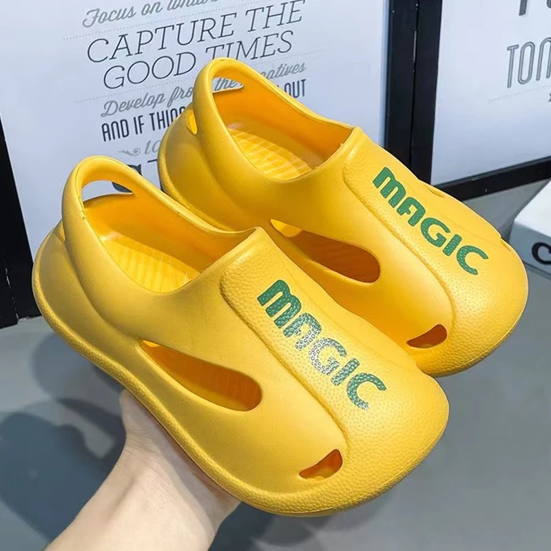 Warrior-EVA Decal Hollow Sandals para crianças, sapatos de praia antiderrapantes para crianças, sandálias suaves de verão, personalidade interior e