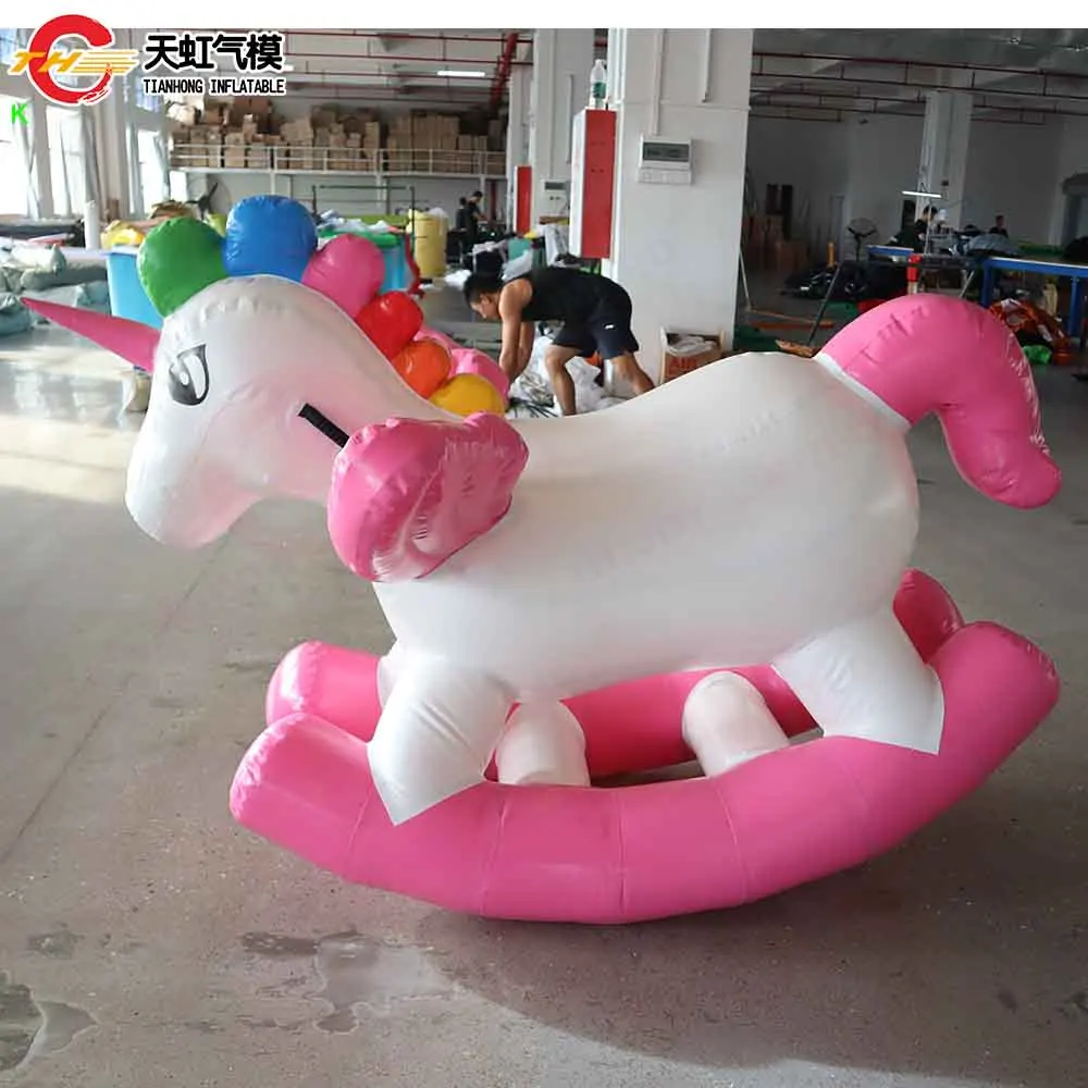 Cheval à bascule gonflable de bateau aérien rapide, jeu de carnaval, jouets, beau tour de licorne sur les enfants