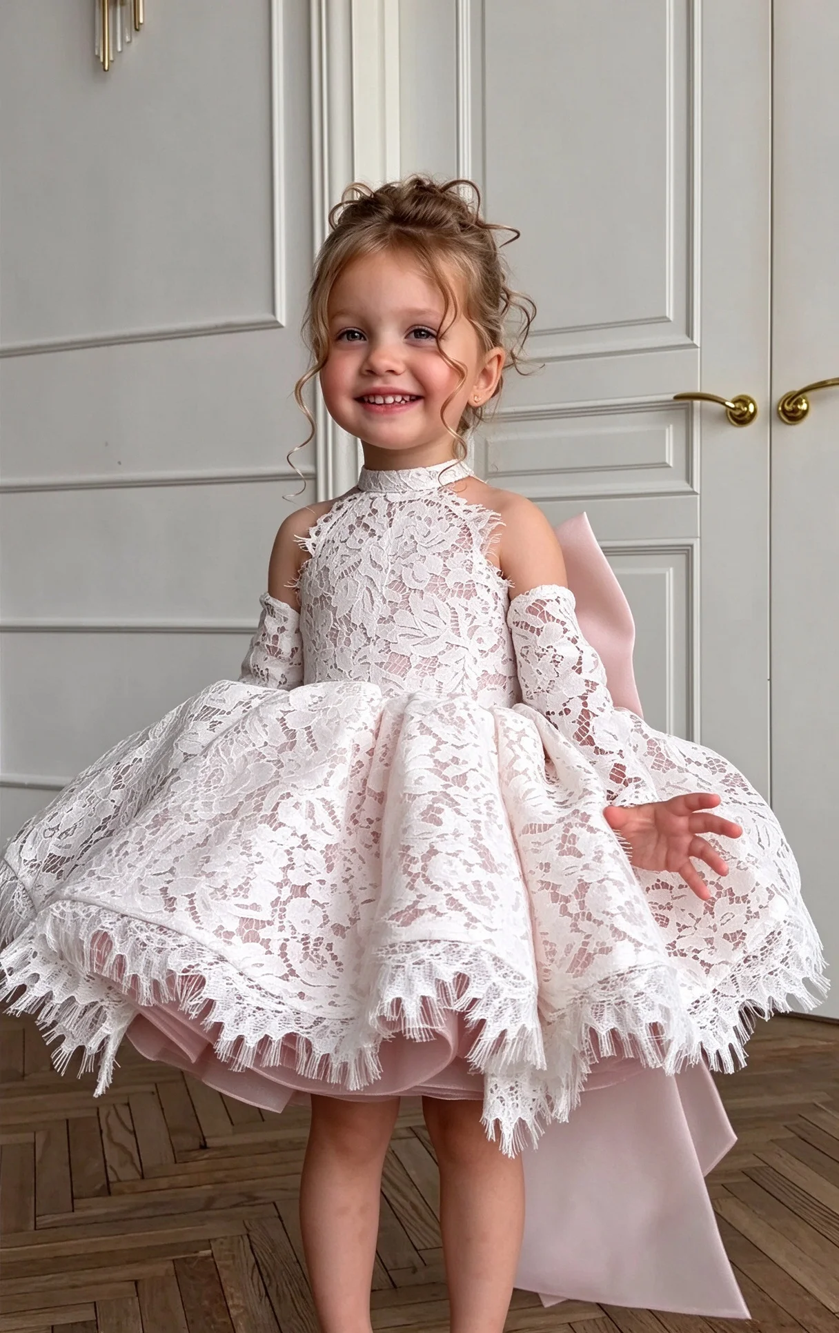 Elegant Lace Flower Girl Dress for Wedding Halter with Bow Knee Lenght Infant Baptism Gowns First Communion Gowns Custom