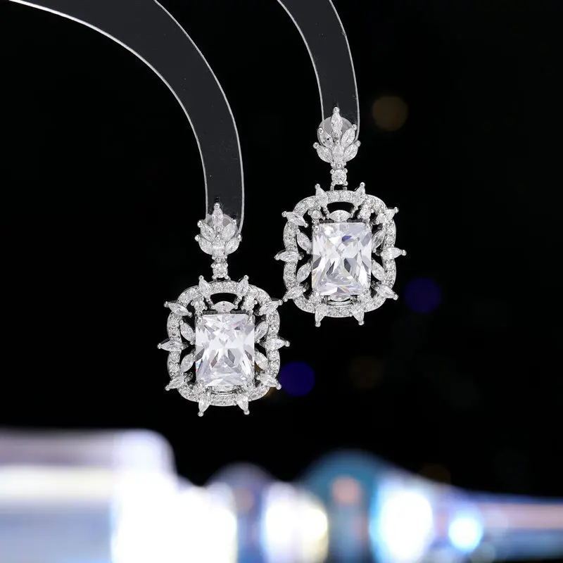 Fashionable and high-end earrings s925 silver needle, super sparkling style, slightly inlaid zircon, niche design earrings