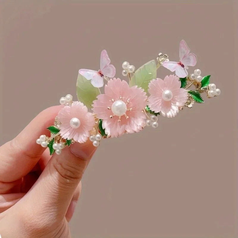 Graceful Hair Accessory in Traditional Chinese Style, Adorned with Flowers and Butterflies  Hair Clap