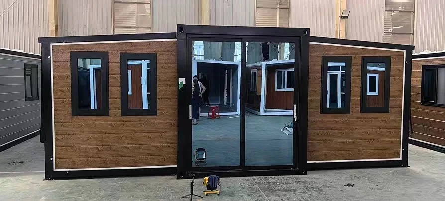 China Prefabricated Houses With Bathroom Kitchen Prefab Mobile House 20ft 40ft Foldable Container House Luxury For Sale