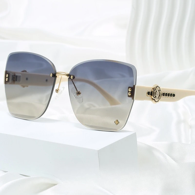 

​​2025 Oversized Tea Sunglasses Women, Frameless UV400 Retro Luxury Face Slimming Street Style​​