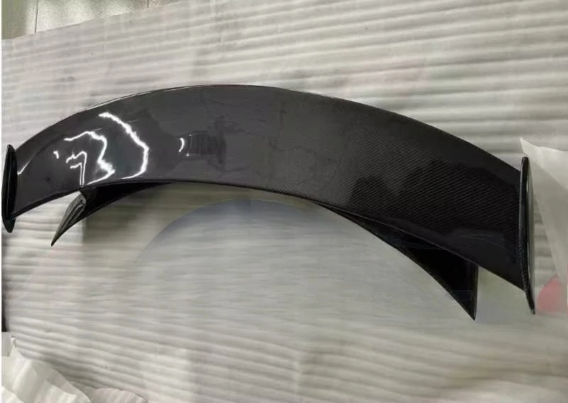 Ala posteriore in fibra di carbonio per classe W205