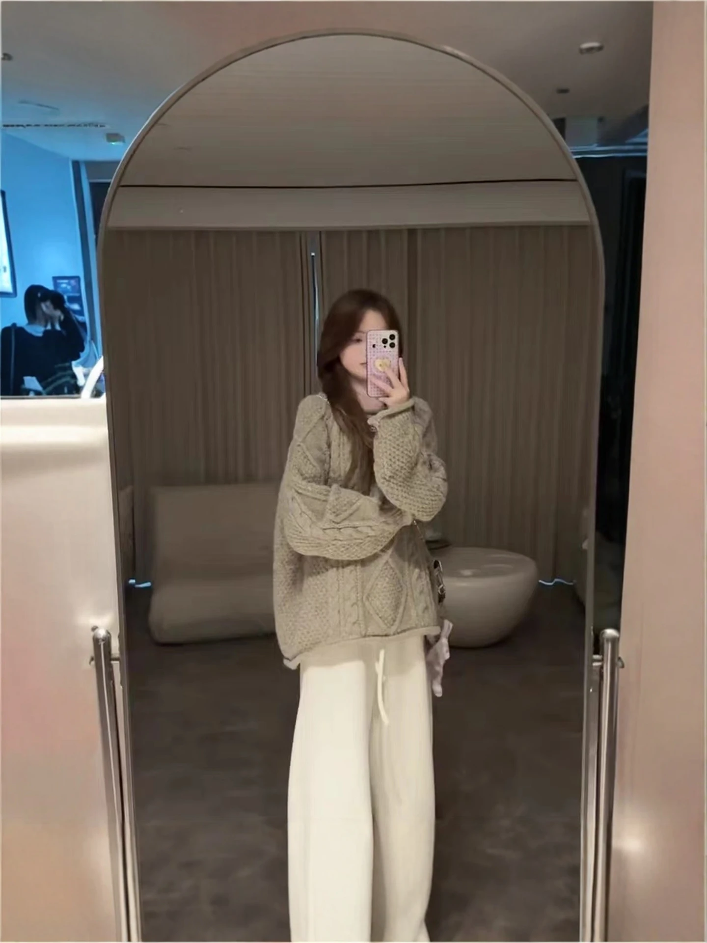Loose Fit Long Sleeve Knitted Sweater Women's Autumn Winter Style round Neck Lazy Knot Design Casual Slimming Overhead Top