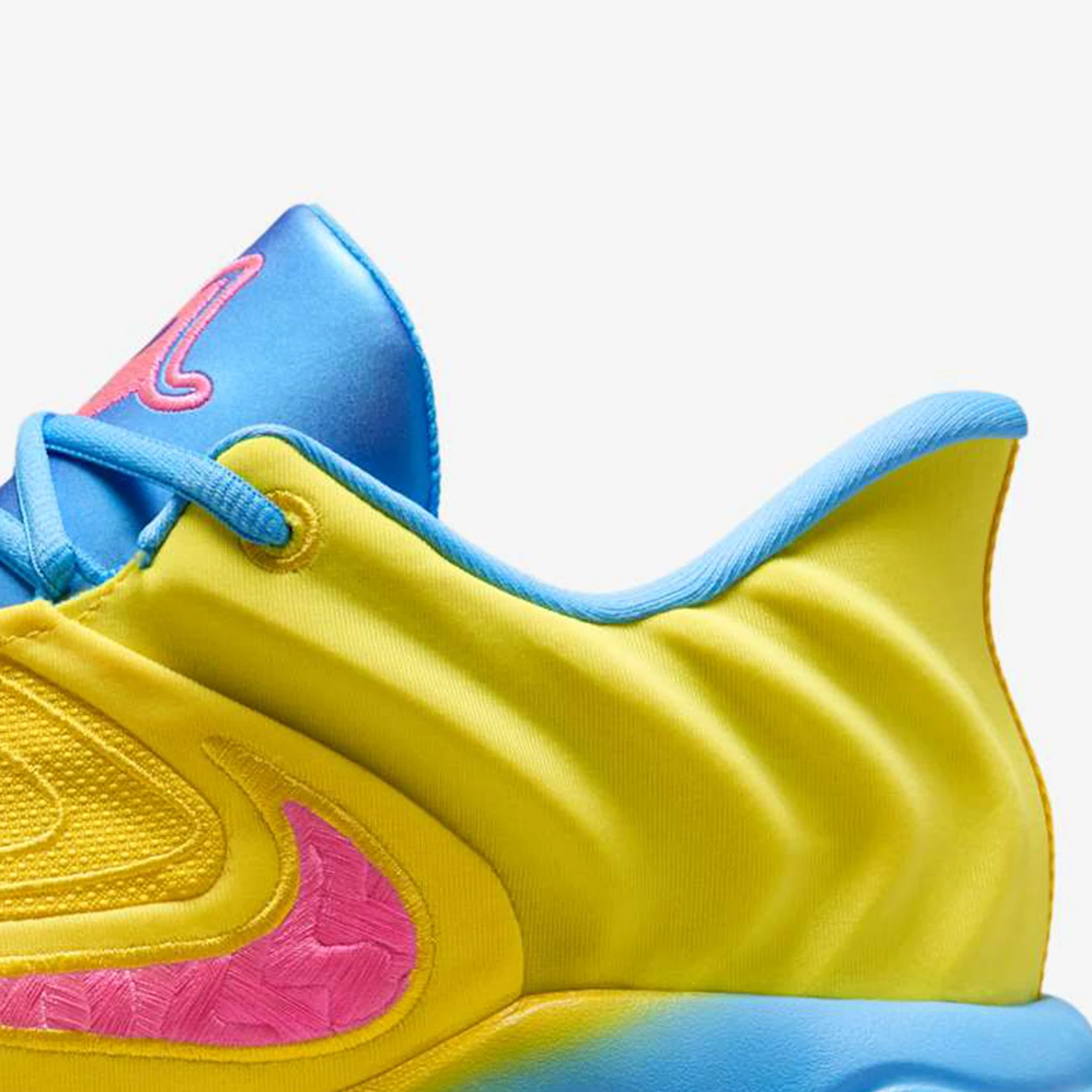 حذاء كرة السلة الرسمي الأصيل الجديد للرجال من Nike برباط ممتص للصدمات FQ3681-700