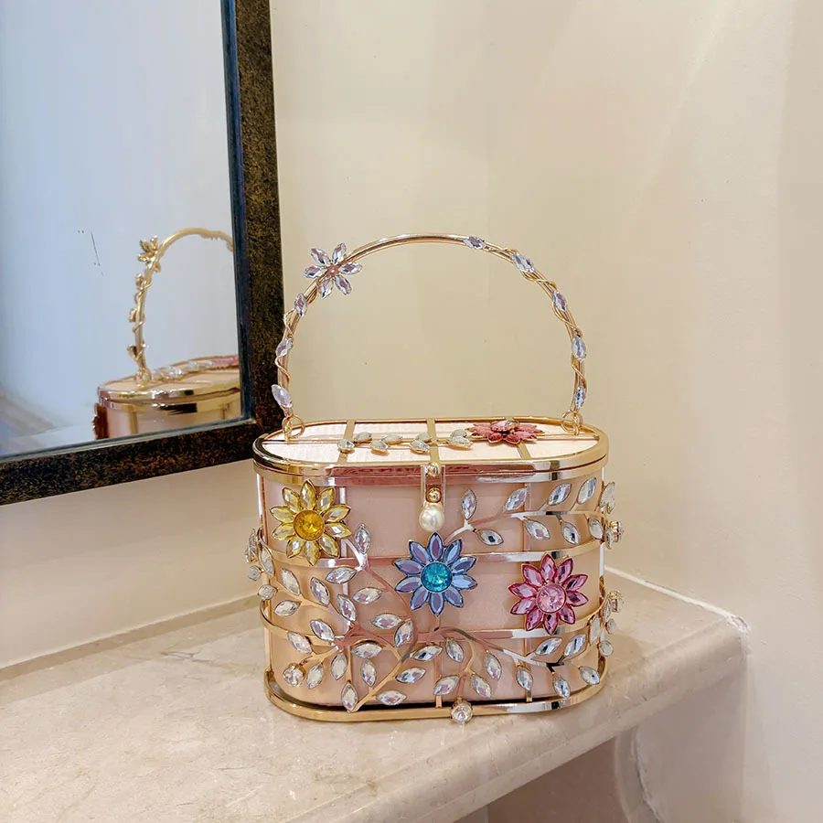Light Luxury Metal Flower Dinner Bag Hollow Diamond Flower Pearl Lock Exquisite Portable Design Vegetable Basket Bag