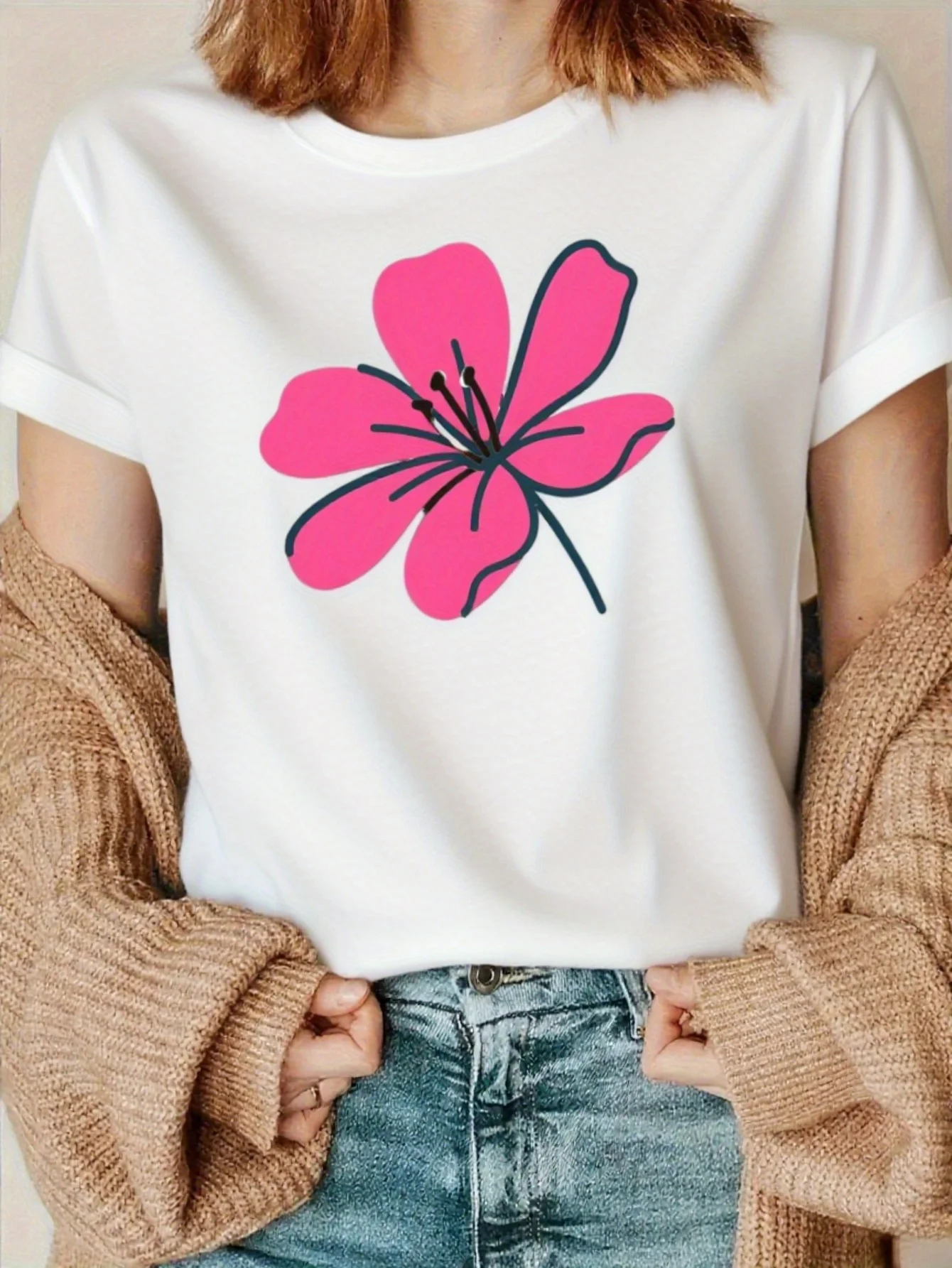 Crewneck Short Sleeve with Minimalist Floral design in Pink White Everyday Shirt for Aesthetic Clothes ﻿ Women's Floral T-Shirt