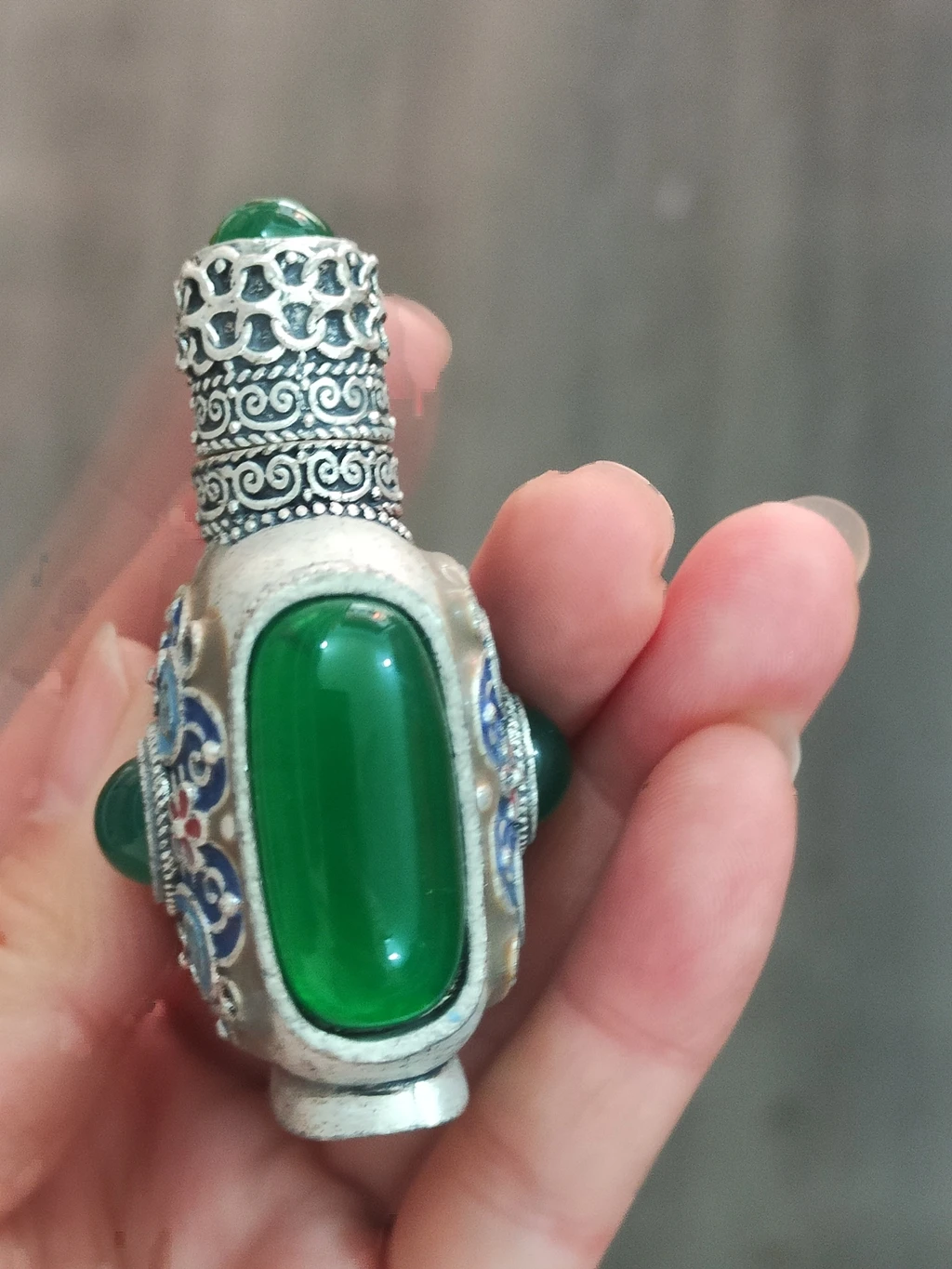 Fine white copper antique blue point glaze inlaid with small perfume bottle ornaments snuff bottle