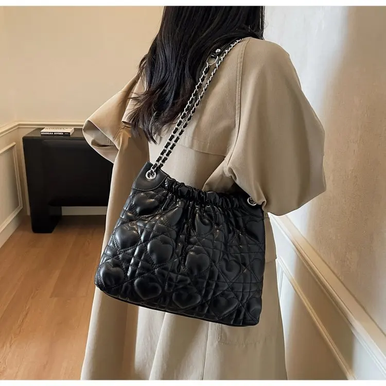 Stilvolle und schlichte Damentaschen mit Kette, vielseitige One-Shoulder-Taschen, schräge Spanntaschen für Pendlerinnen