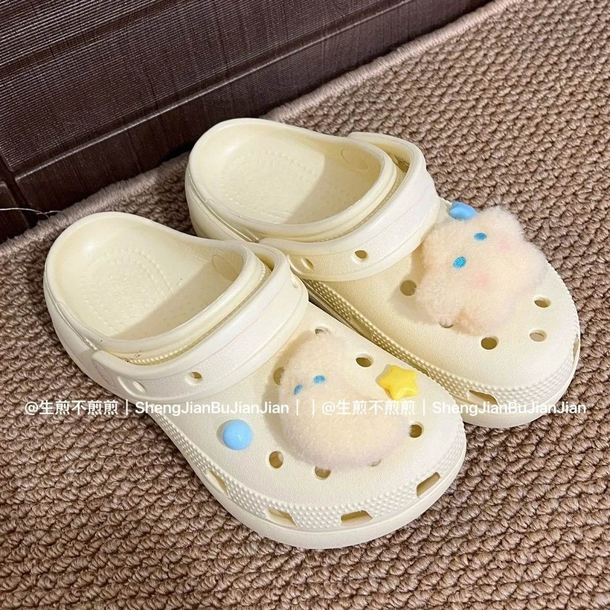 

Lovely Adornment for Clogs Sandals Plush Star Moon Series Cute Footwear Decoration DIY Fresh Designer Charms Hot Christmas Gift