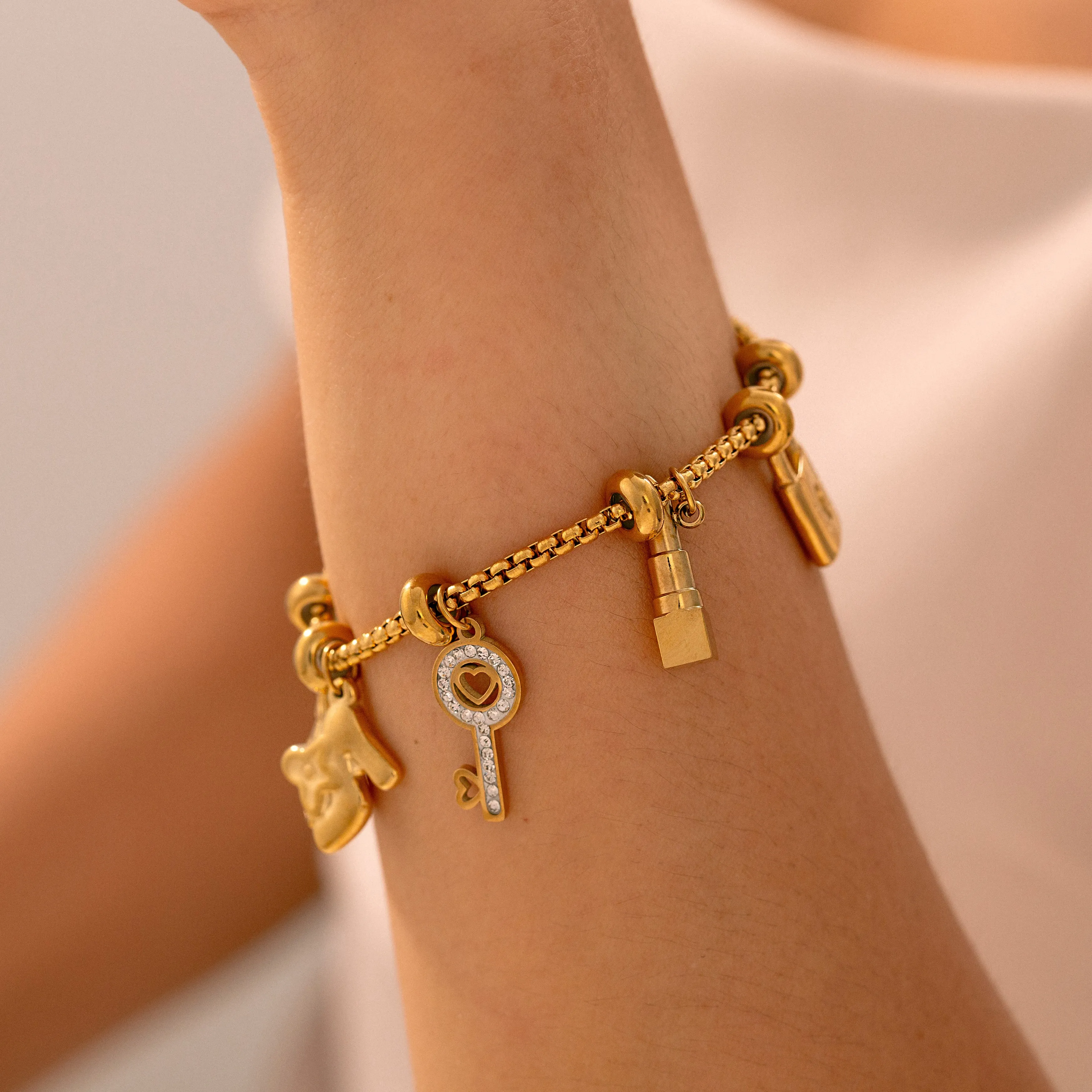 Bracelet à breloques en acier inoxydable 316L pour femmes, plaqué or 18 carats, étanche, sans ternissement, plusieurs pendentifs différents pour femmes