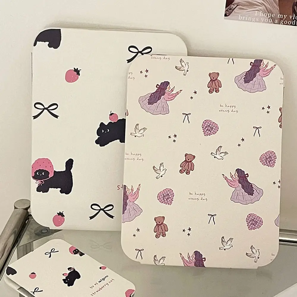 Simpatici mini specchi per il trucco Modello cartone animato Specchio portatile pieghevole Specchio per medicazione di bellezza HD su un solo lato per ragazze studentesse