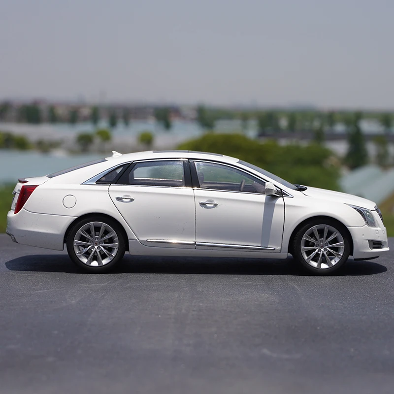 1:18 Original Shanghai GM, Cadillac CADILLAC XTS 2014 Alloy Car Model
