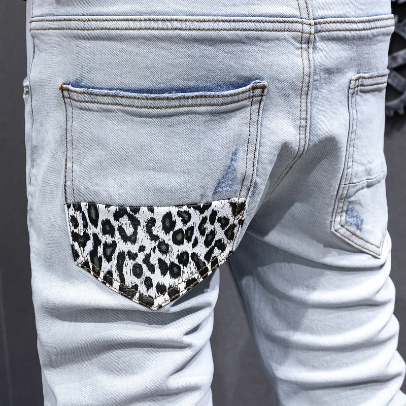 

Y2K Street Fashion Men's Jeans Retro Stretch Slim fit Ripple Jeans Men's Leather Patch Designer Hip Hop Brand Light Blue Pants