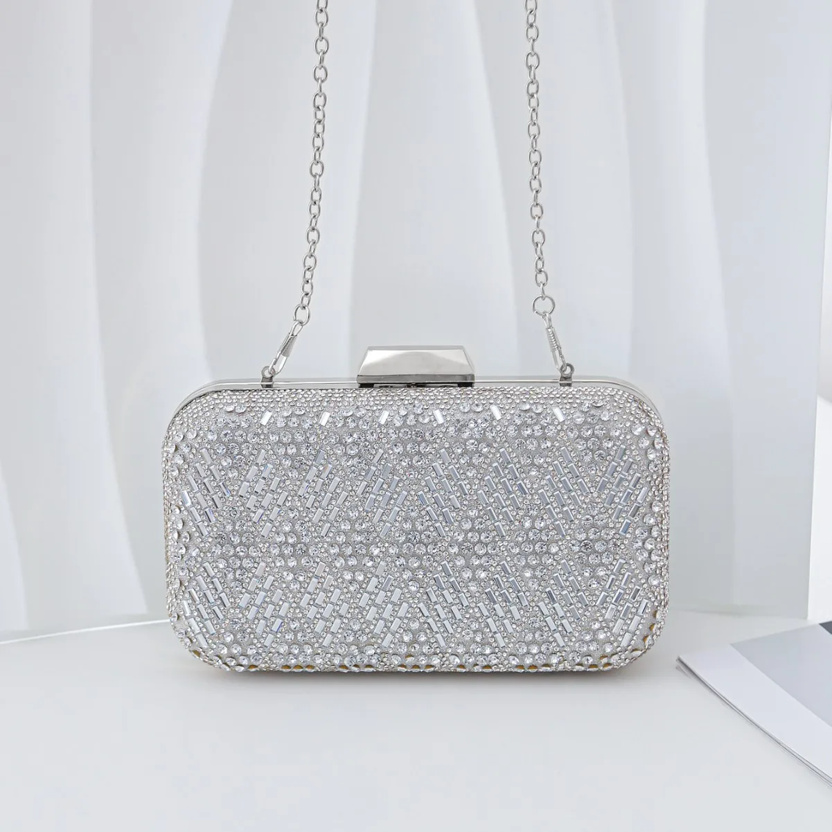 Premium hot diamond clutch bag dinner party small square bag light luxury bright shoulder messenger bag retro
