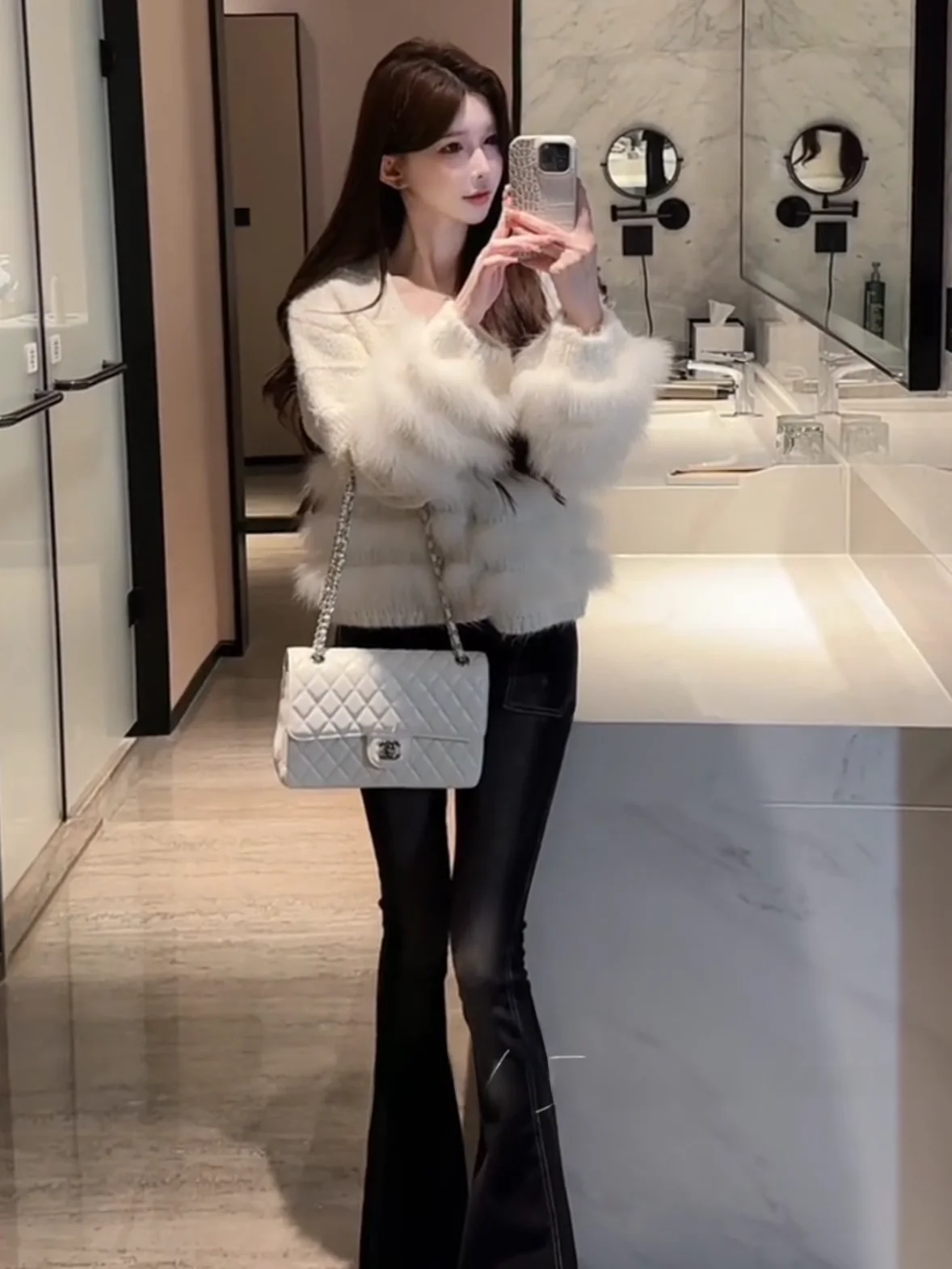 

Джинсы с высокой талией и карманами, женские, облегающие, с высокой эластичностью, черные, слегка расклешенные, в корейском стиле, для модниц