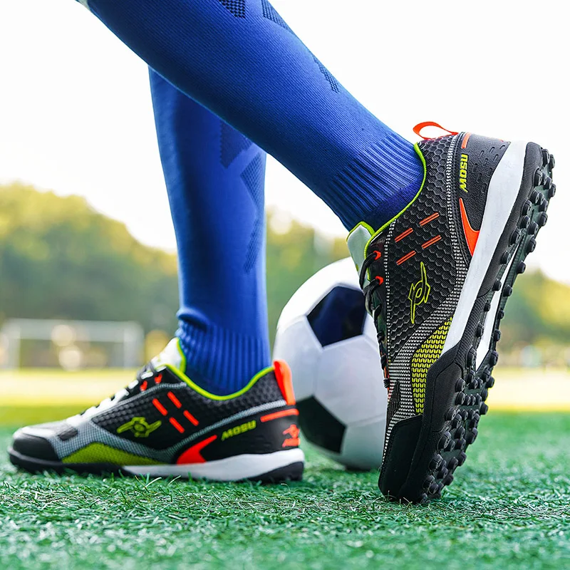 Hohe Qualität Männer Fußball Schuhe Indoor Schnelle Fußball Schuhe Professionelle Non-Slip Low Cut Fußball Schuhe Sneaker Spiel Ultraleicht