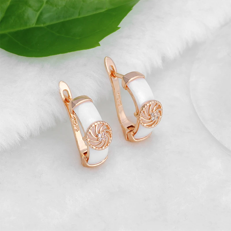 FS New Fashion Jewelry Charm White Nice Ceramic Stud Earring Geometric Vortex Simple Design For Women Accessories Gift