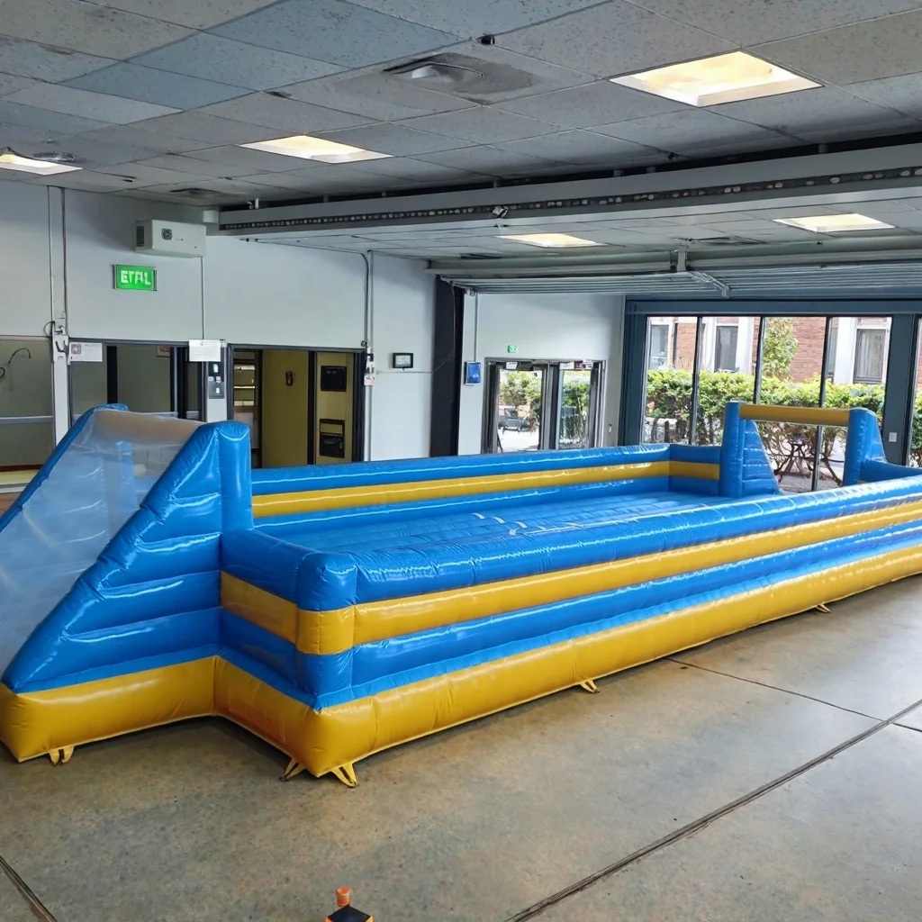 Corso di gioco di calcio gonfiabile per campo da calcio gonfiabile all'aperto in PVC da 0,55 mm di vendita calda in fabbrica per dimensioni personalizzate all'aperto