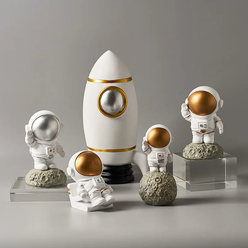 1PC Resin Astronaut Figure Statue Figurine Spaceman Sculpture Educational Toys Desktop Home Decoration Astronaut Model Kids Gift