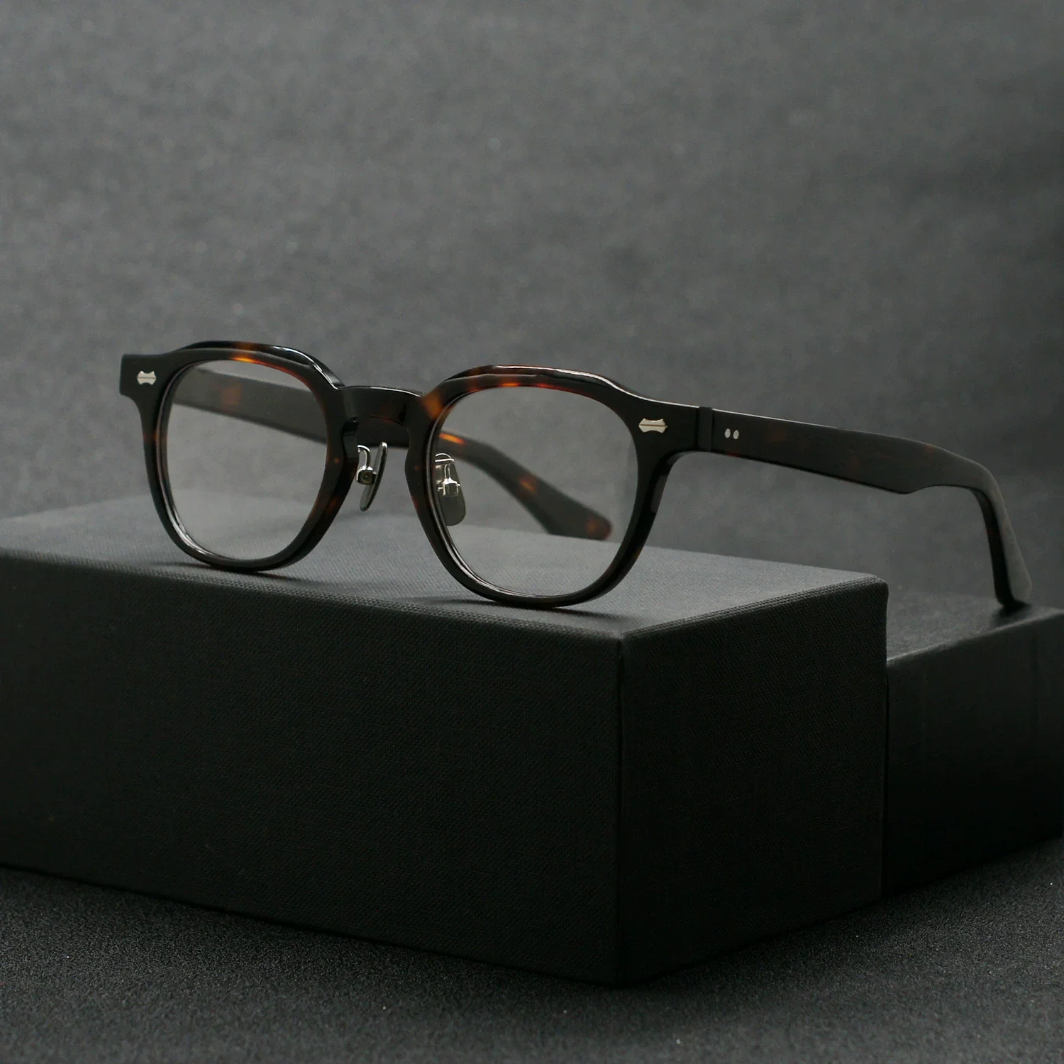 Vintage square acetate eyeglass frames for men and women, fashionable and suitable for prescription glasses