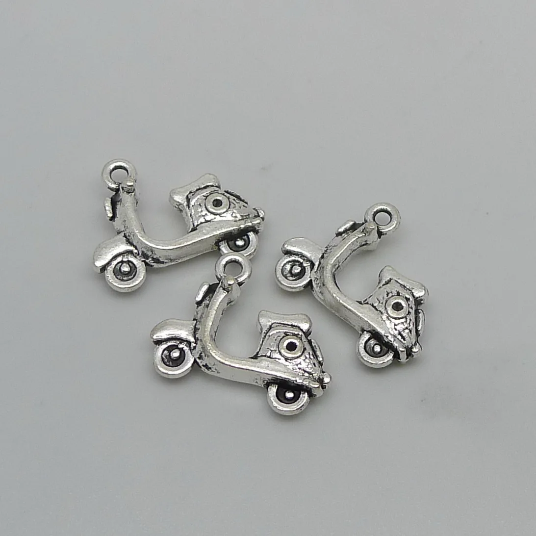 15pcs 20x15mm Alloy Charm Motorcycle Scooter Autocycle Pendant Crafts H1276