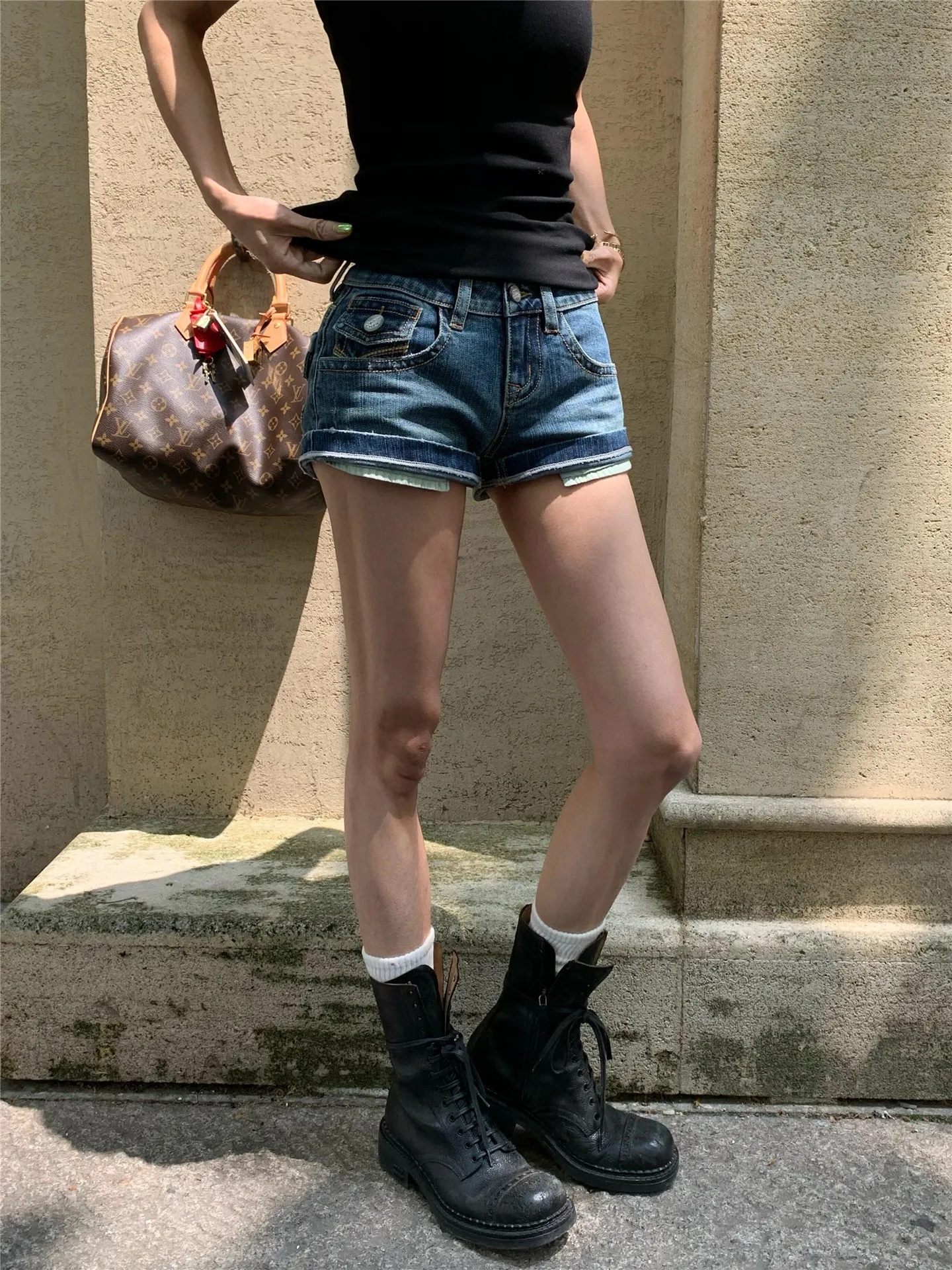 Low-Waist Embroidered Denim Shorts Women's Slimming Hot Pants Summer Street Style Design Sensation Bodycon Shorts Cotton Blend