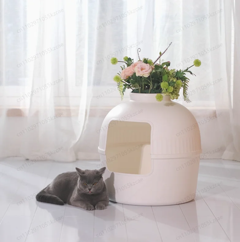 

All-Season Enclosed Cat House, Universal Plastic Design with Green Plant Look, for Balcony Villa, Removable