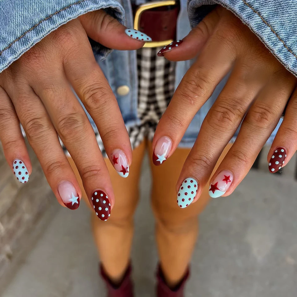 24 piezas uñas postizas ovaladas con estrellas y lunares, material acrílico, incluye 1 gel y 1 lima 4
