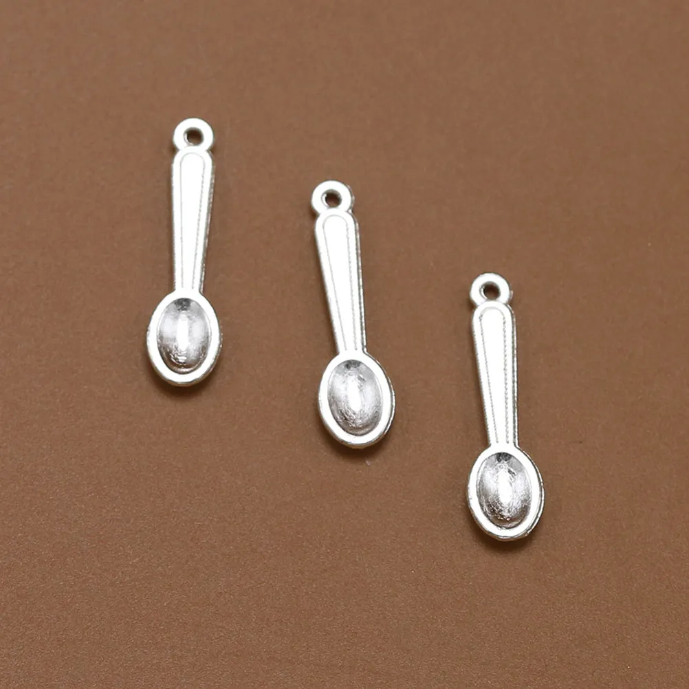 

Набор из 20 подвесок-ложек из сплава для самостоятельного изготовления украшений: колье, браслетов, аксессуаров. Яркие серебристые подвески-шармы из сплава.