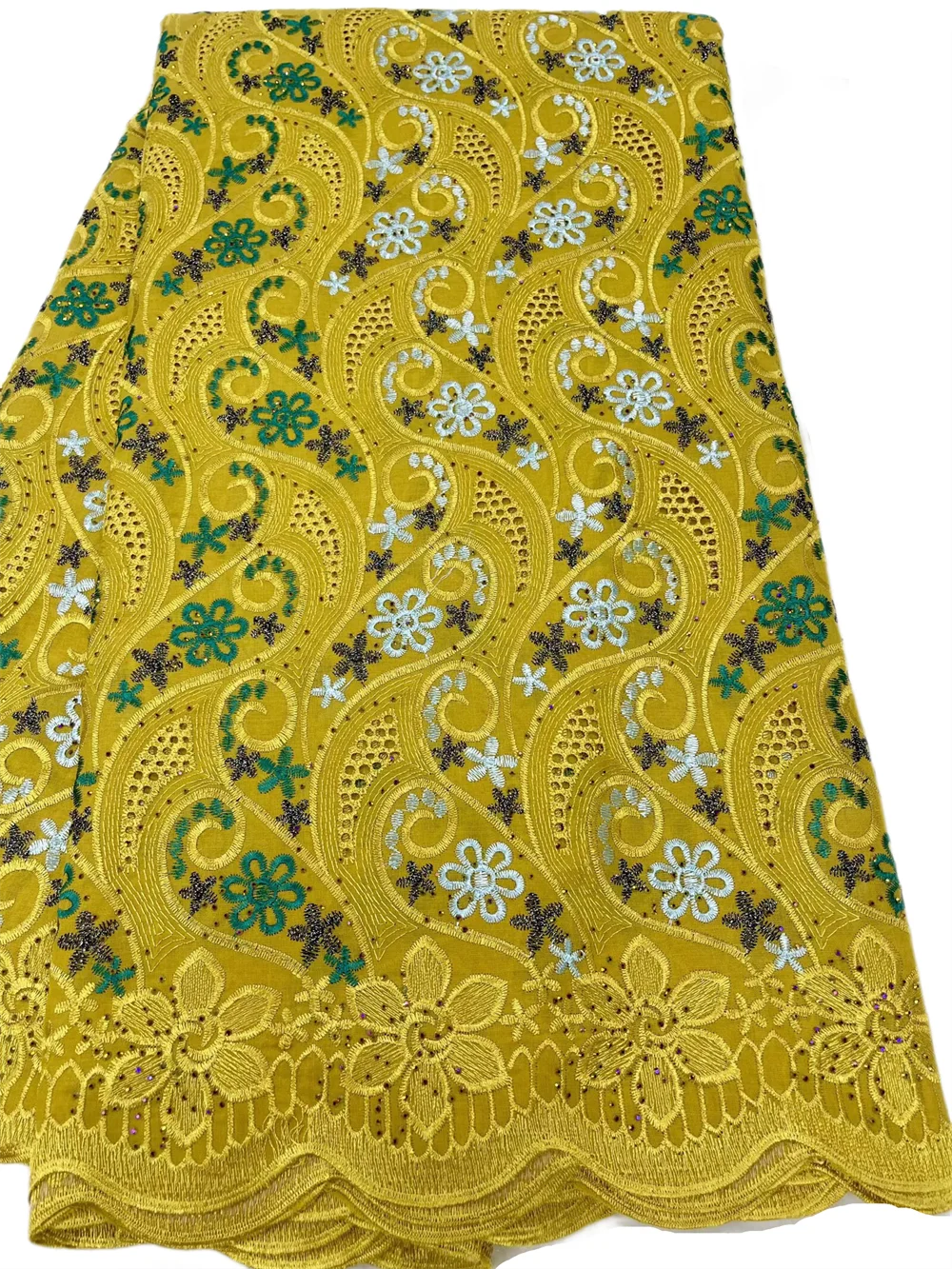 Goedkope Nigeriaanse stof, hoge kwaliteit, 2027, geborduurd, 100% katoen, 5 yards, Afrikaanse Zwitserse voilekant, elegante jurk voor dames.