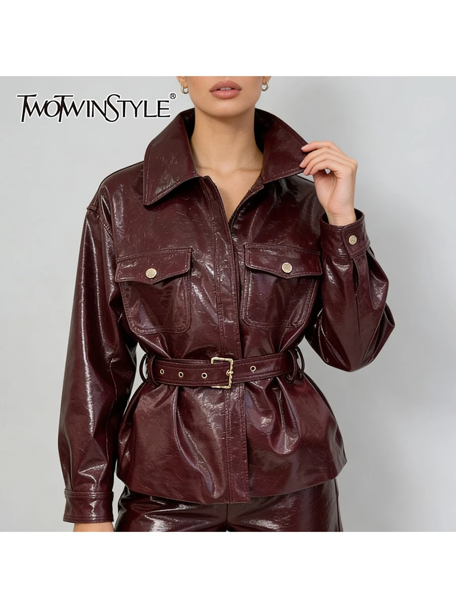 

Кожаная куртка TWOTWINSTYLE с эффектом стройности, с карманами, в стиле пэчворк, с отложным воротником, длинными рукавами и поясом, укороченная, для женщин