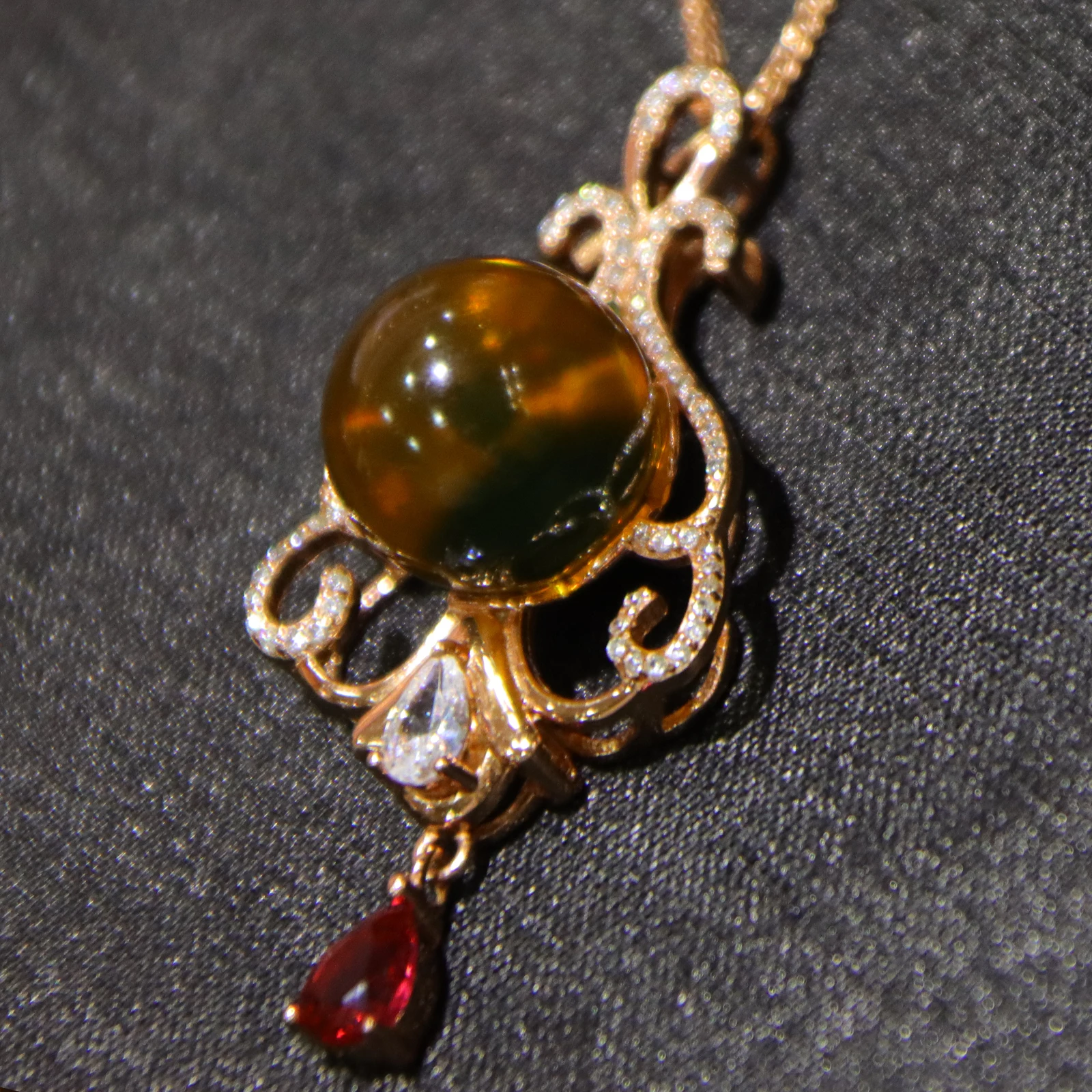 Pingente de diamante âmbar azul natural de 14 mm com colar, borda oca de flor, lindo presente de aniversário para ela/mulher