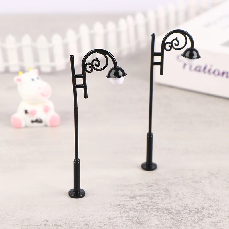 Cute Dollhouse Miniature Resin Street Light Road Garden Lamp Lantern Micro Landscape Mini Garden Home Decor Miniatures DIY Doll