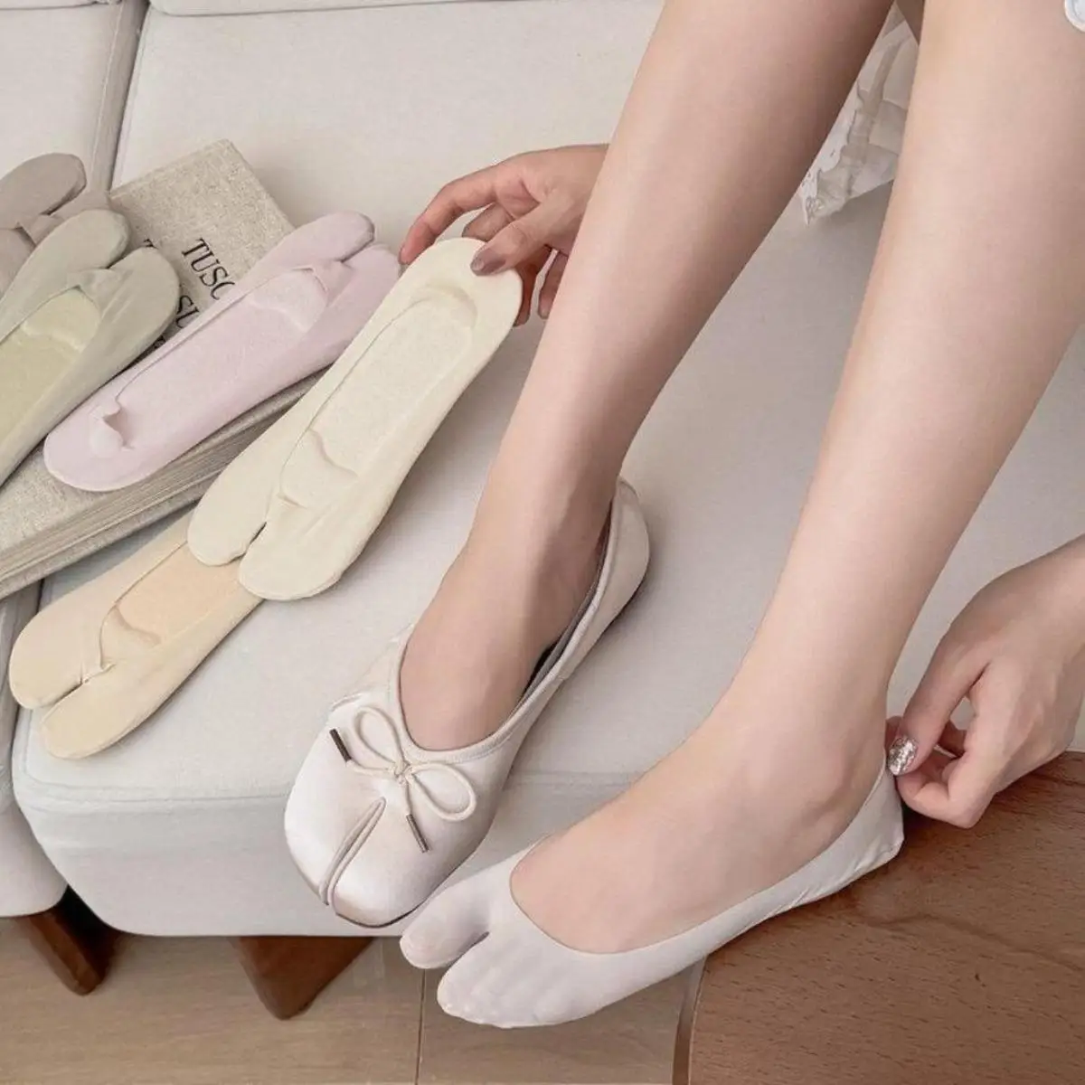 3/4 Pairs Invisible Tabi Split Toe No Show Socks Women With Cushion Pad Non Slip Socks Low Cut Sock for Mary Jane Shoes