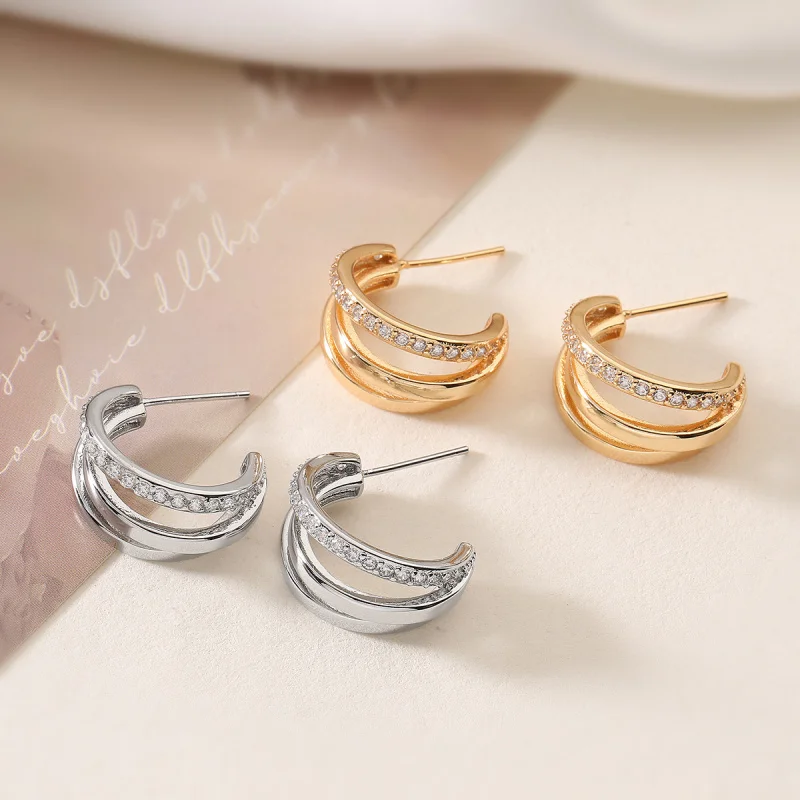 

Европейские и американские модные индивидуальные серьги C-образной формы с медным покрытием из 18-каратного золота, инкрустированные цирконом, простые нишевые универсальные серьги