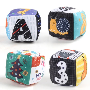Babyspeelgoed 0,12 maanden mobiele magische kubus met rammelaar Zachte doek puzzelblokken Babyspeelgoed Educatieve babyrammelaar