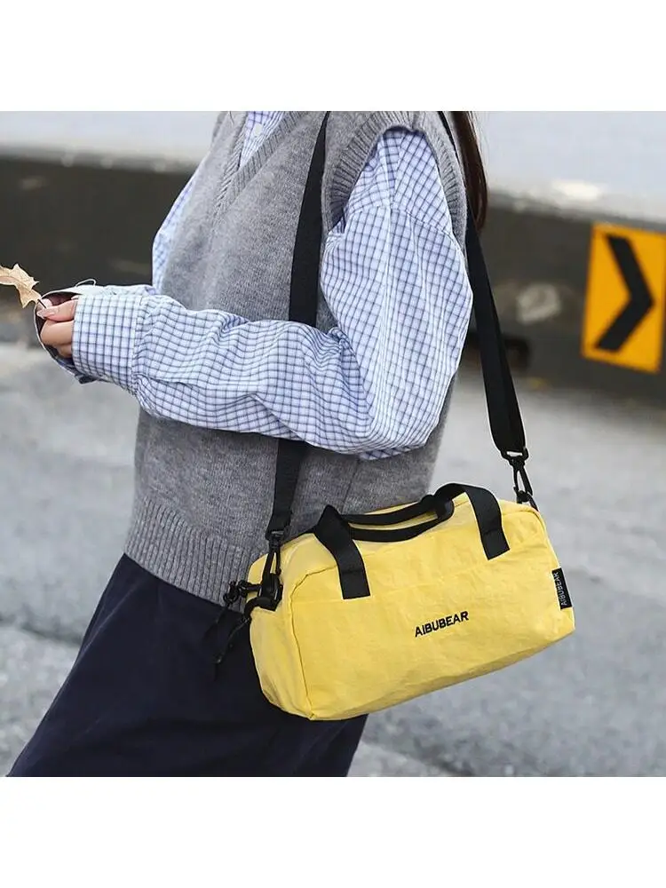 sac-de-sport-en-nylon-grande-capacite-impermeable-pour-yoga-voyage-en-plein-air-a-porter-a-l'epaule-en-bandouliere-ou-a-la-main-ideal-pour-les-courts-sejours